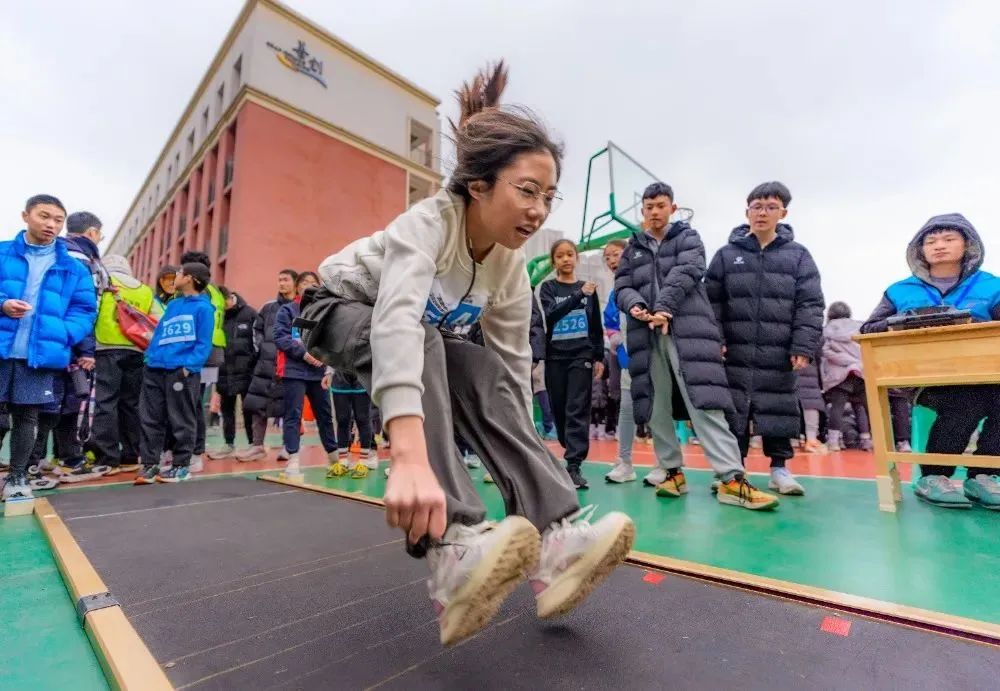 大渡口篮球冠军是谁呀_大渡口66号篮球俱乐部_篮球冠军大渡口是谁